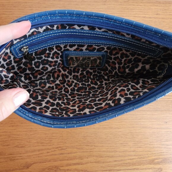 MAXX NEW YORK SAPHIRE BLUE GENUINE LEATHER BIG WRISTLET PURSE. - Picture 6 of 8